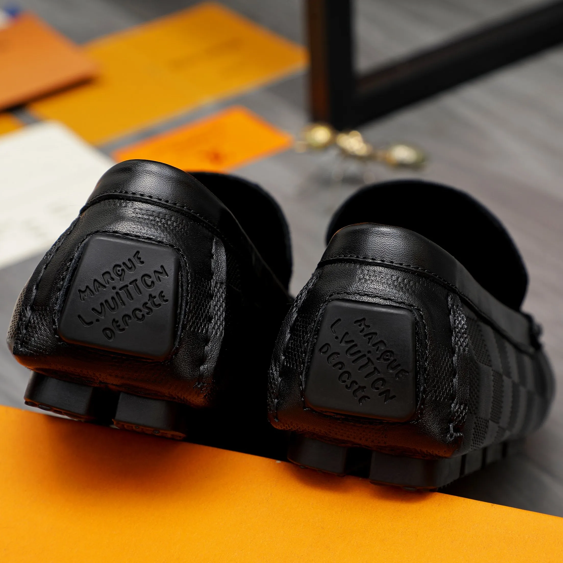 Men's shoes💰400 Product trademark: LV "Louis Vuitton" business slip-on leather shoes Regular size: 38-45 (45 is custom-made and non-returnable) Product materials: Selected high-quality cowhide embossed upper, pigskin lining, rubber outsole